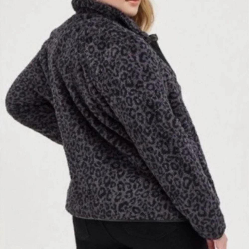 torrid Faux Fur Leopard Print Coat Bomber Jacket Gray Warm Animal Print Gray - Picture 2 of 15